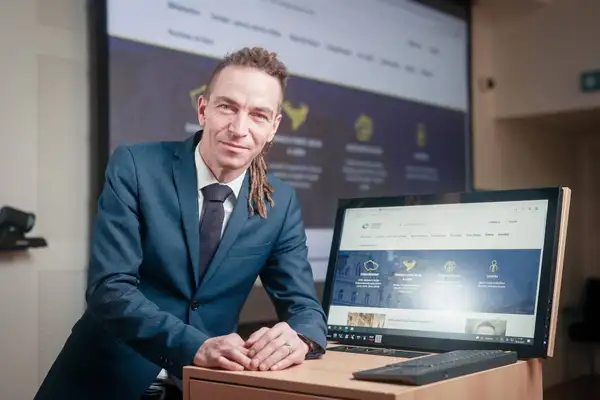 Vláda dala zelenou záměru zákona o správě dat veřejného sektoru. Migrace státních úřadů na jednotnou doménu gov.cz se rozbíhá.