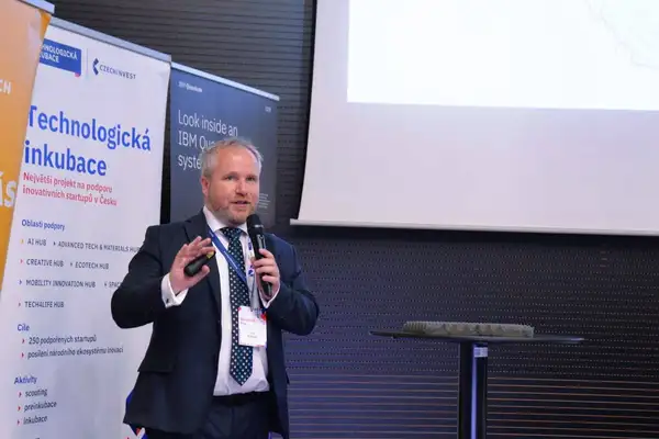 Quantum Day a první mezinárodní Quantum Hackathon v Česku