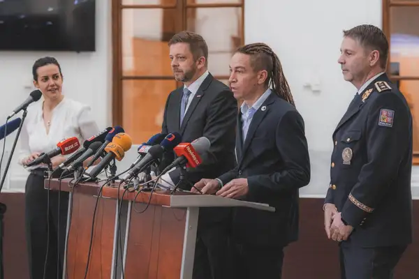 Lidé se od začátku dubna mohou prokázat občankou v mobilu policistům v terénu